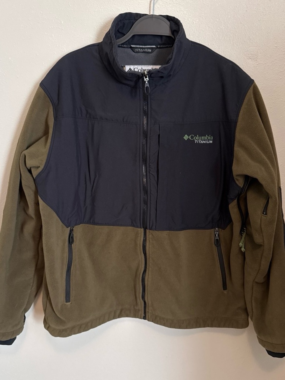 Columbia Titanium Olive Green & Black Performance Fleece Jacket